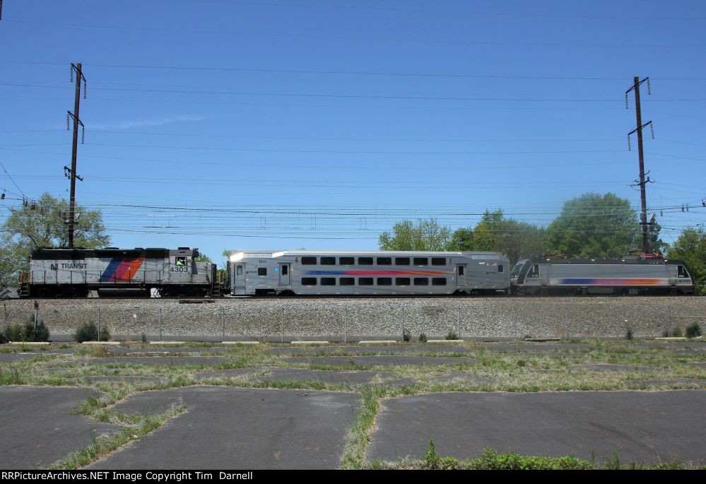 NJT 4303, 7015, 4648 on shop move